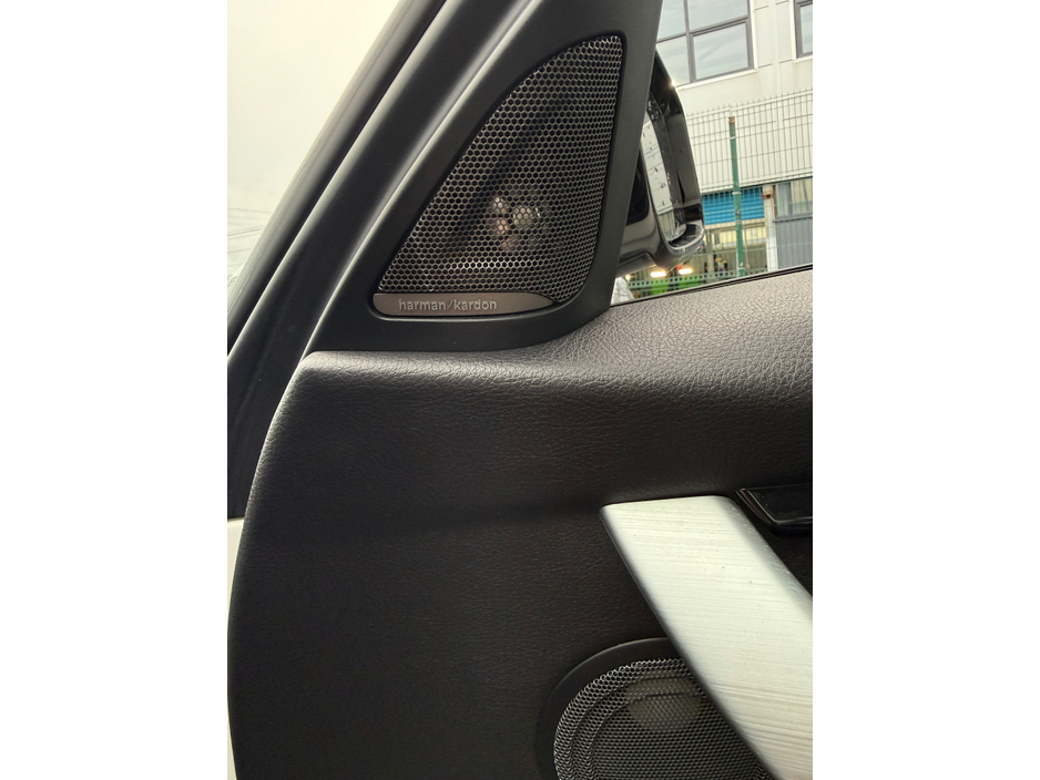 2016 BMW 3 Series - image 9