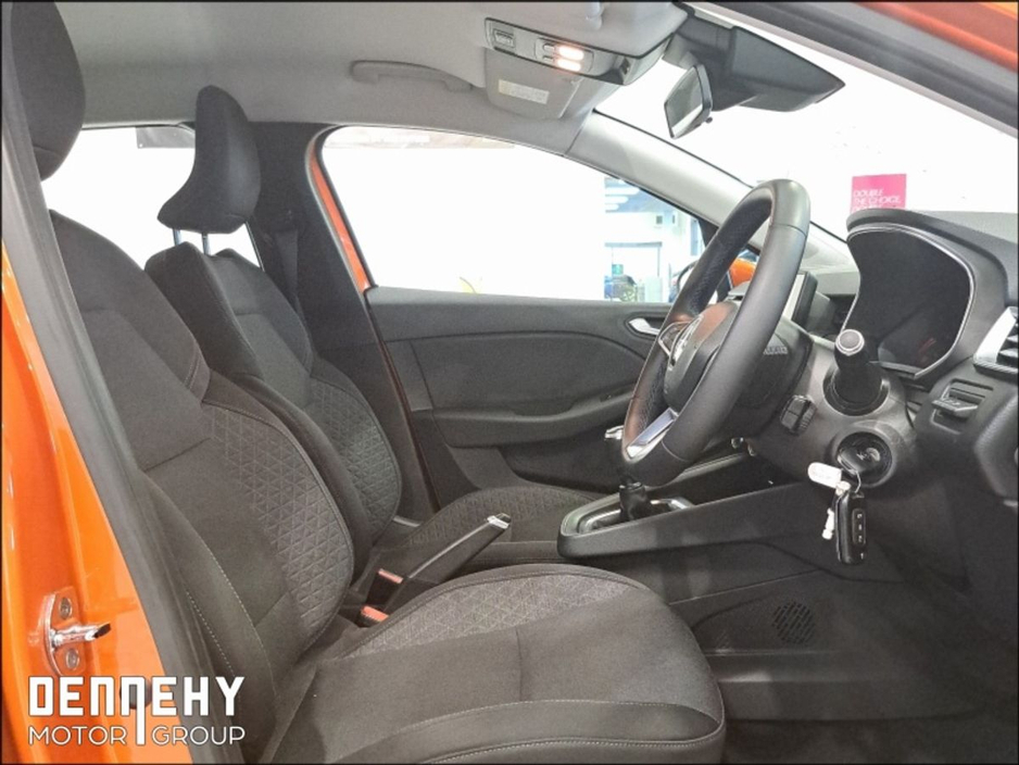 2020 Renault Clio - image 26