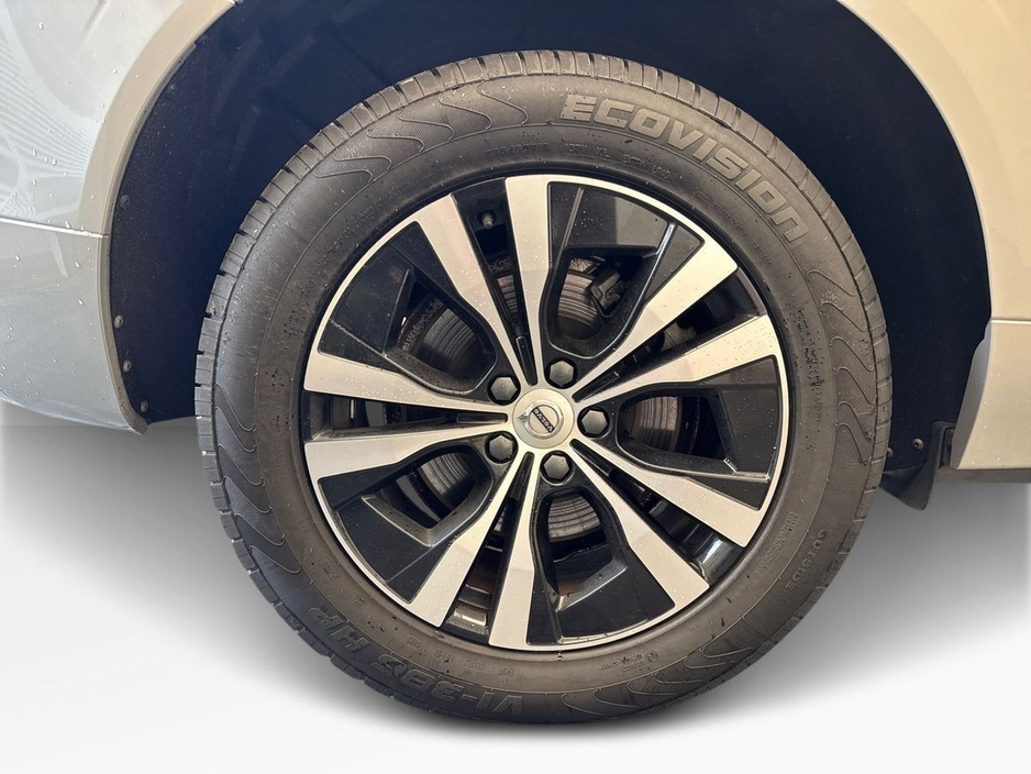 2022 Volvo XC60 - image 5