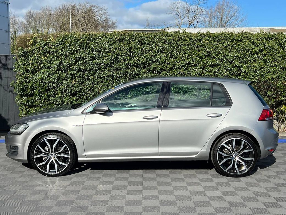 2015 Volkswagen Golf - image 3