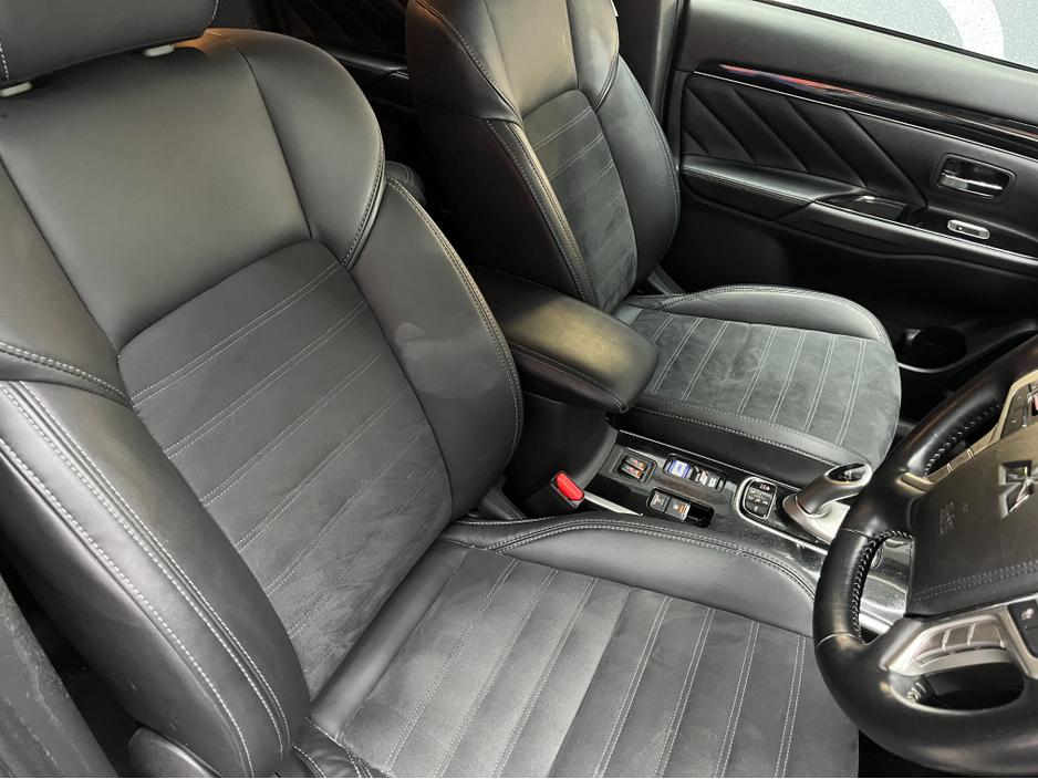 2020 Mitsubishi Outlander €23950! 2020 MITSUBISHI OUTLANDER PHEV G PLUS PACKAGE 2.4 AUTOMATIC / CRUISE CONTROL / 360° PARKING CAMERA / ELECTRIC MEMORY & HEATED SEATS / PADDLE SHIFTERS / HEATED STEERING WHEEL €23,950