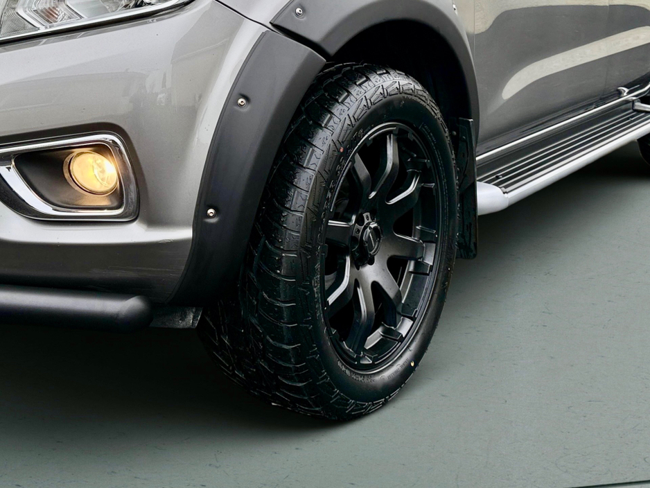 2019 Nissan Navara TEKNA 2.3 DCI 190 **FULLY KITTED**NO VAT**FSH**MINT**ONE UK OWNER** €22,450