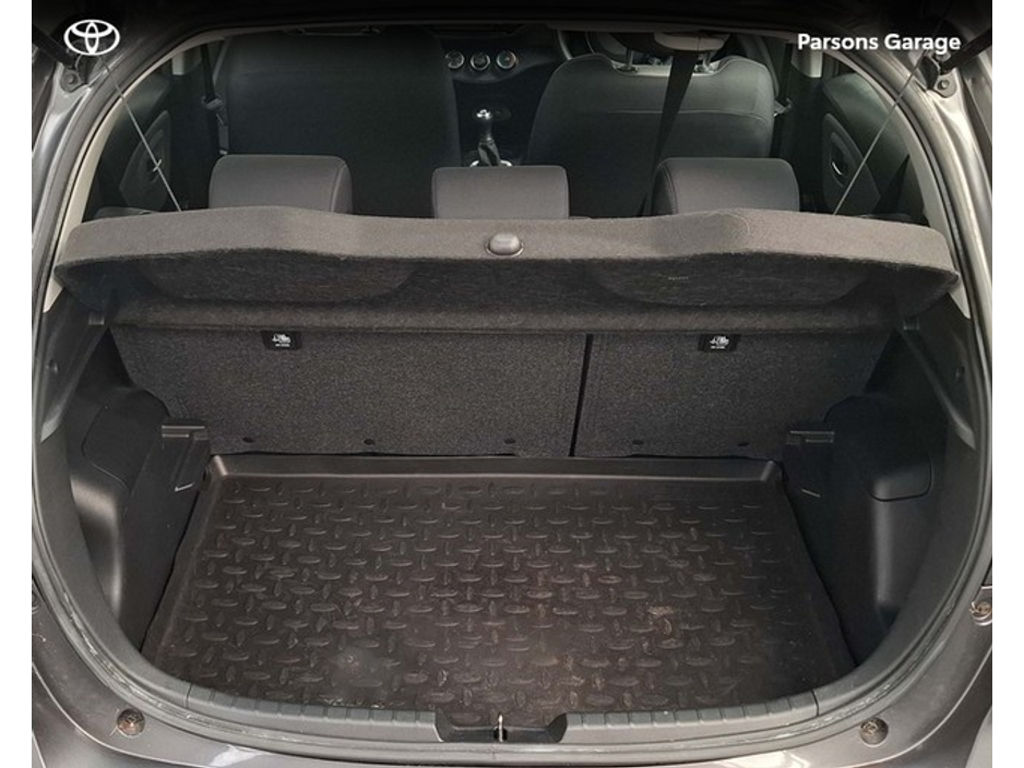 2020 Toyota Yaris - image 11