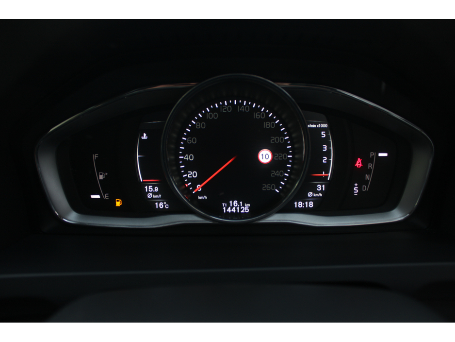 2017 Volvo V60 - image 12