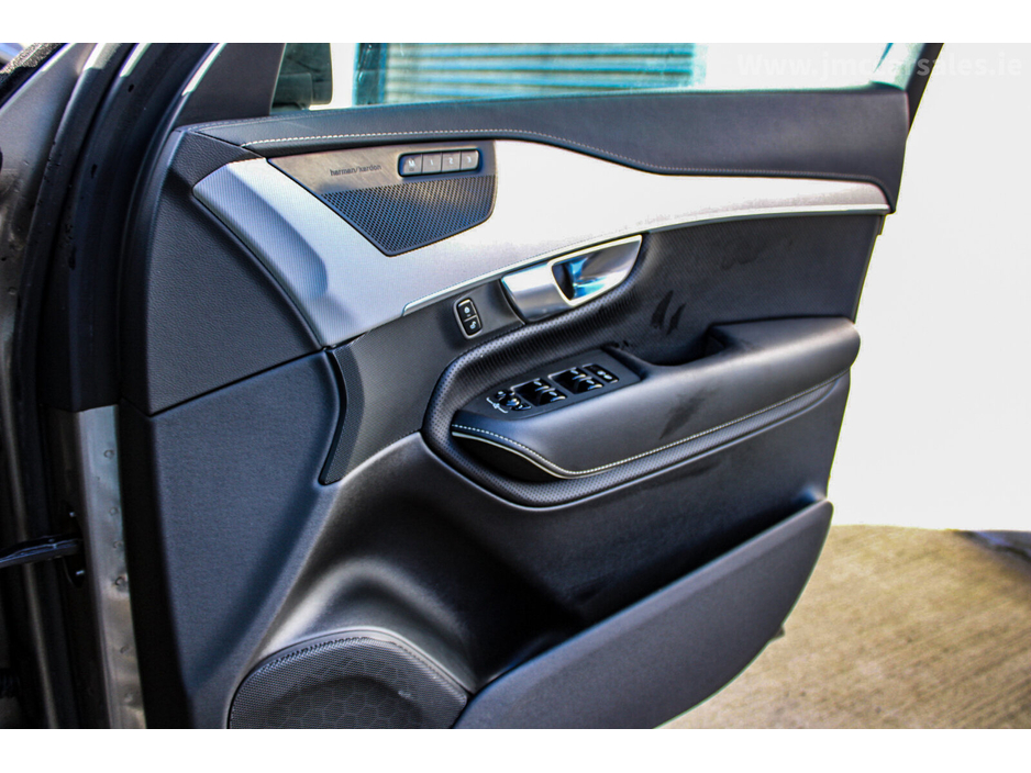 2021 Volvo XC90 RECHARGE PHEV T8 (390hp) R-Design AWD €49,995