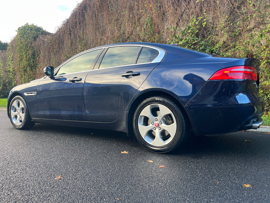 2017 Jaguar XE - image 8