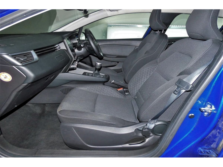 2022 Renault Clio - image 16