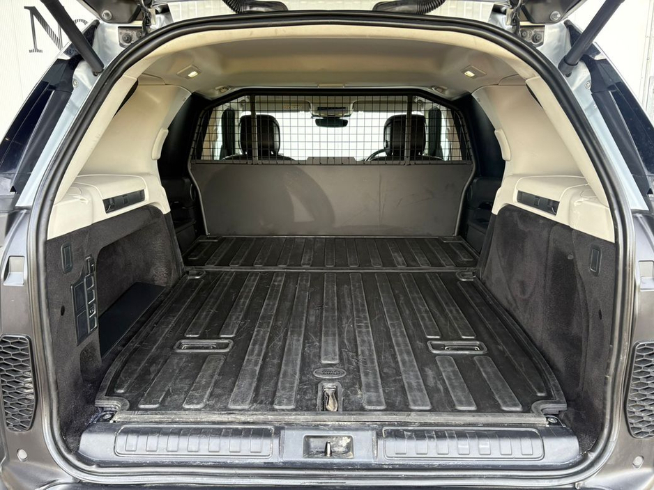 2024 Land Rover Discovery - image 24