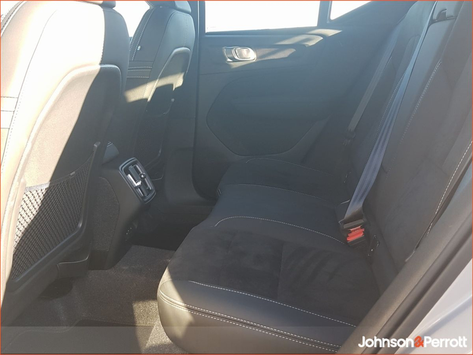 2025 Volvo XC40 2.0 B3 163bhp MHEV Plus Dark (Heated Windscreen / Heated Seats / Cruise Control) €48,900