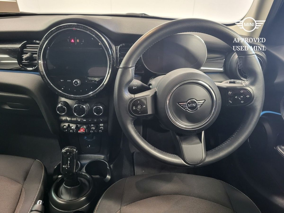 2024 MINI Hatch - image 4