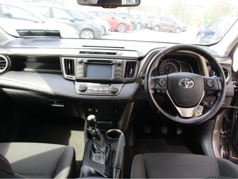 2014 Toyota Rav4 - image 10