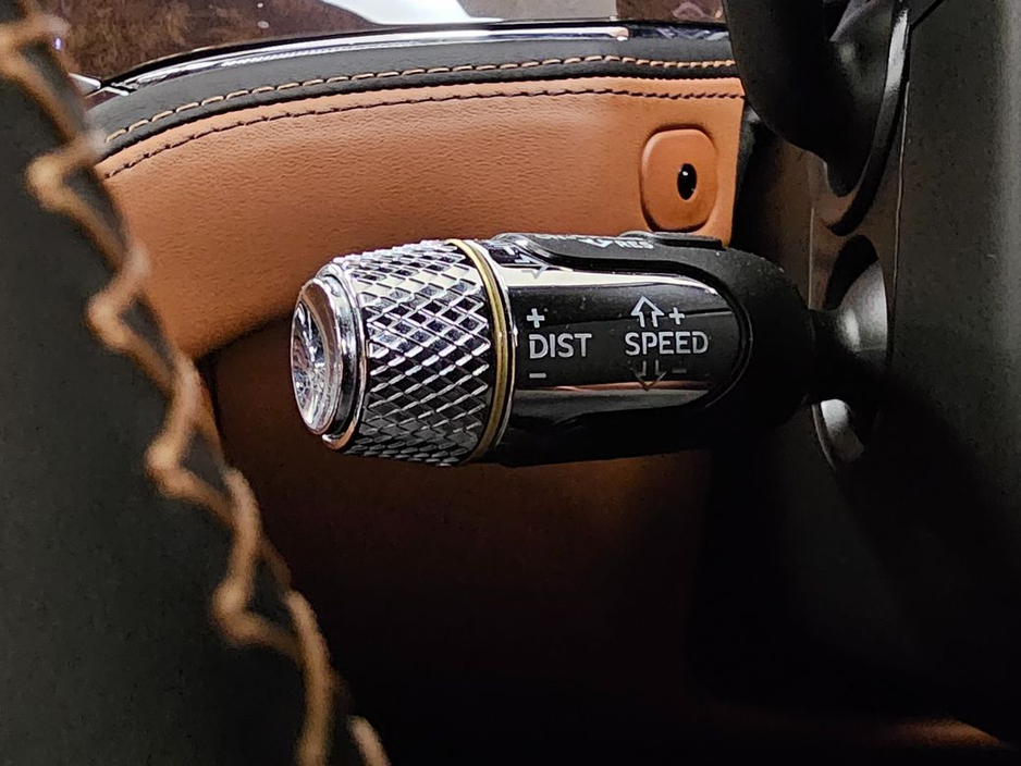 2022 Bentley Flying Spur V6 Hybrid Auto // Racing Green €164,950