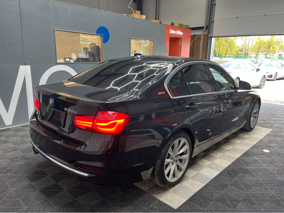 2016 BMW 3 Series - image 2