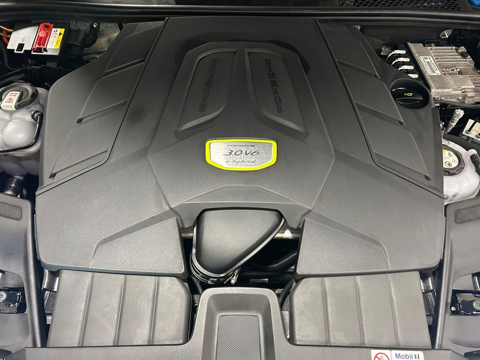 2023 Porsche Cayenne - image 15