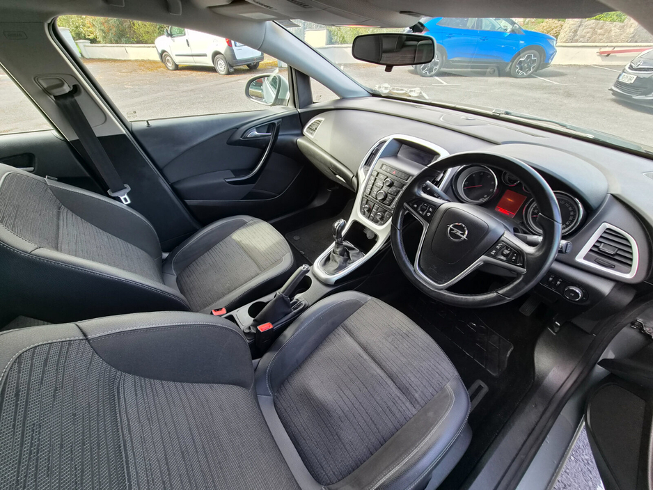 2015 Opel Astra - image 7