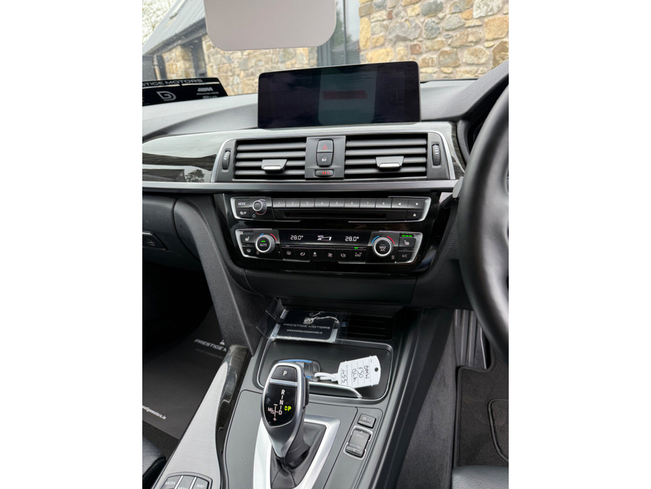 2017 BMW 3 Series - image 12