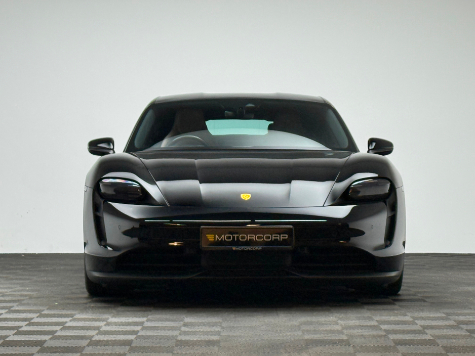 2022 Porsche Taycan - image 2