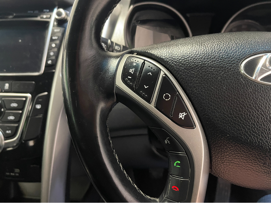 2016 Hyundai i30 - image 15