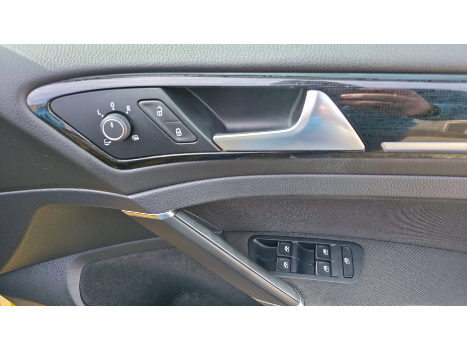 2017 Volkswagen Golf - image 16