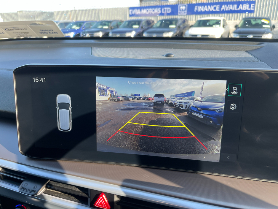 2025 Kia Sorento - image 24