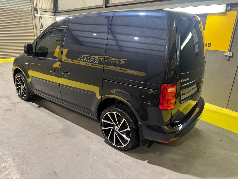 2020 Volkswagen Caddy - image 4