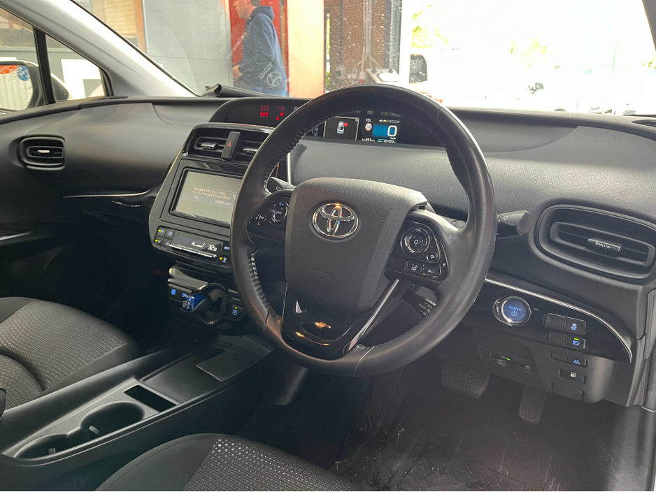 2022 Toyota Prius - image 8