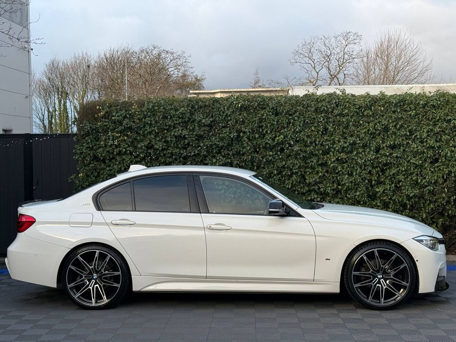 2018 BMW 3 Series 330e M-SPORT COMPETITION 2.0 HYBRID // LEATHER POWERED & HEATED M-SPORT SEATS // SERVICE HISTORY // BLIND SPOT MONITOR €22,900