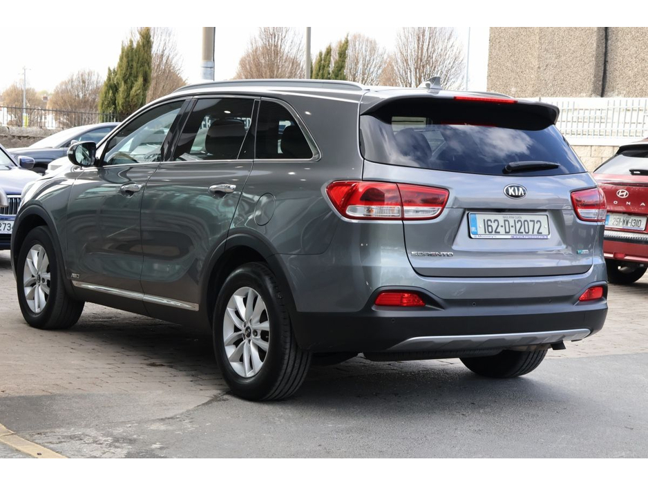 2016 Kia Sorento - image 7