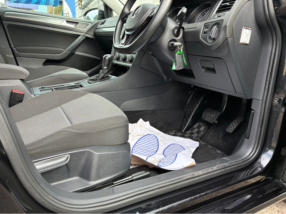 2015 Volkswagen Golf - image 8