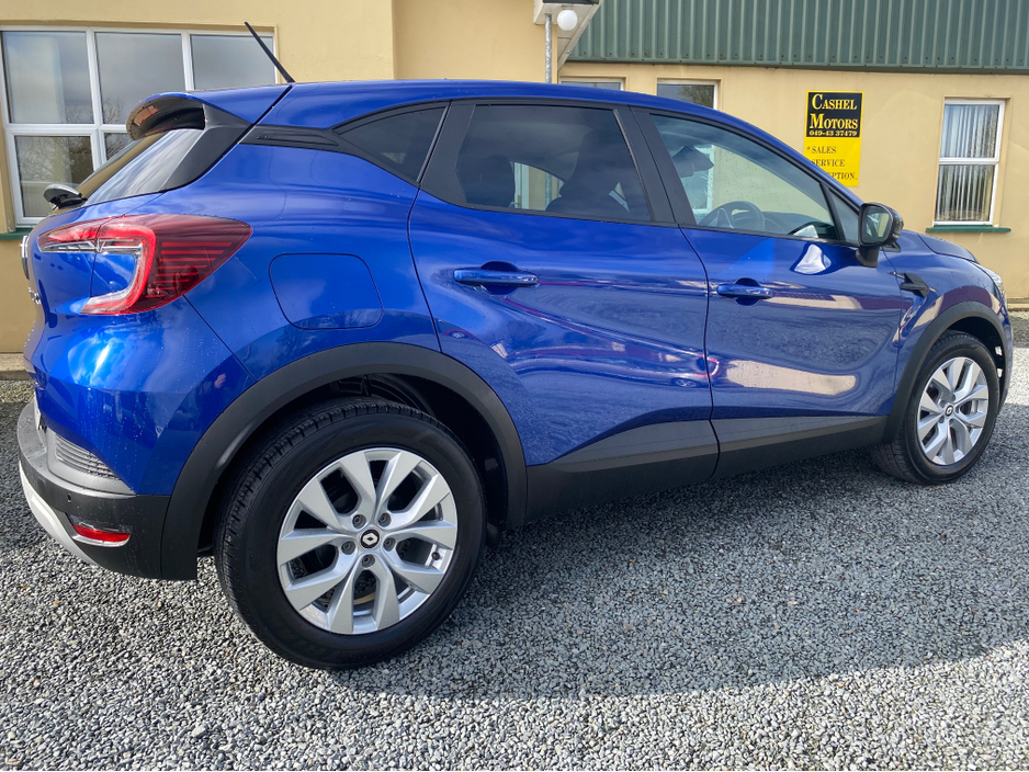 2022 Renault Captur - image 4