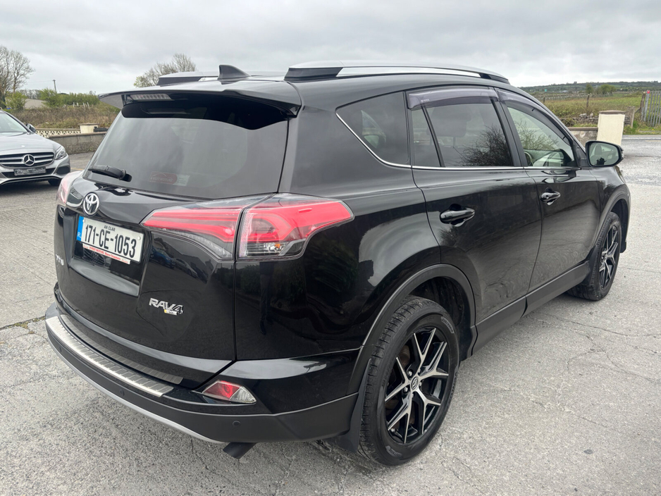 2017 Toyota Rav4 - image 6
