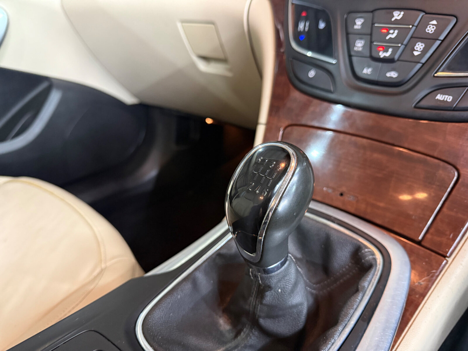 2016 Opel Insignia - image 28