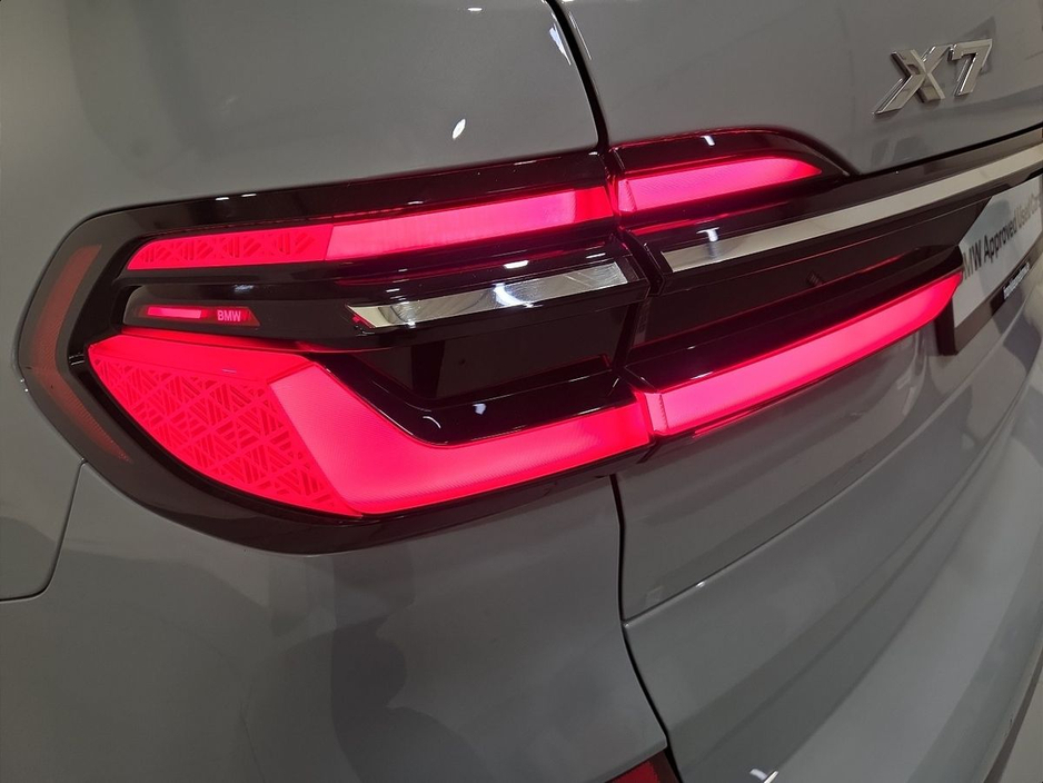 2023 BMW X7 - image 20