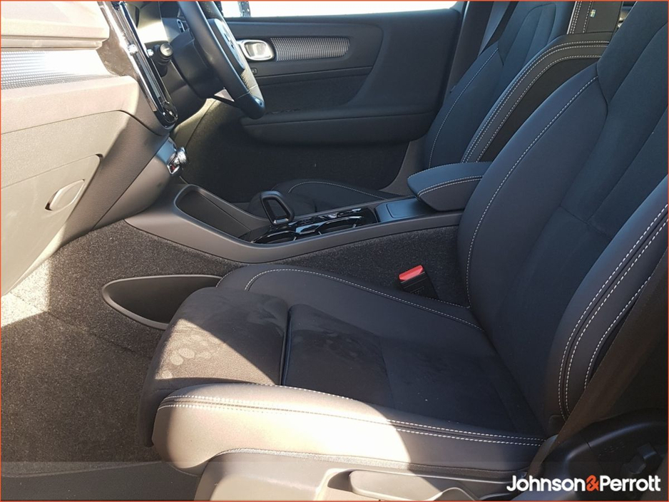 2025 Volvo XC40 2.0 B3 163bhp MHEV Plus Dark (Rear Camera / Heated Seats / Cruise Control) €48,900