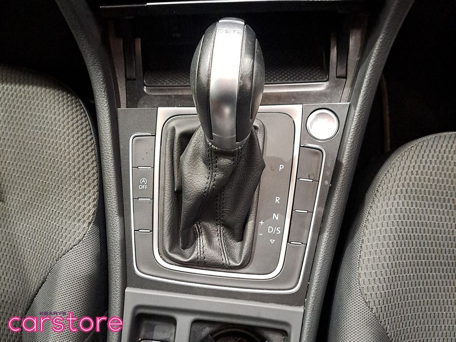 2017 Volkswagen Golf - image 16