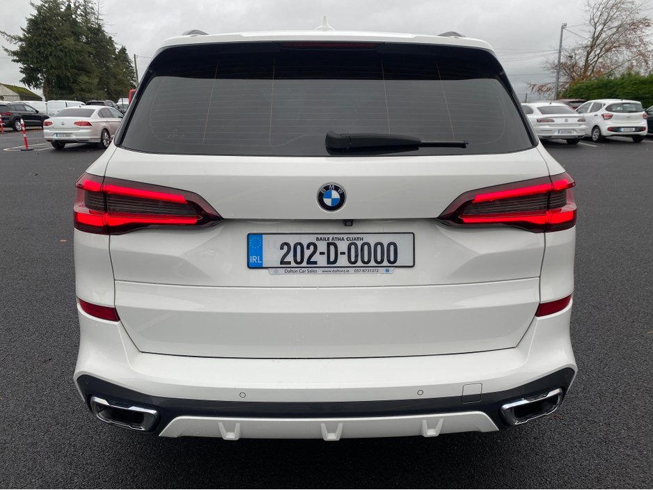 2020 BMW X5 - image 7