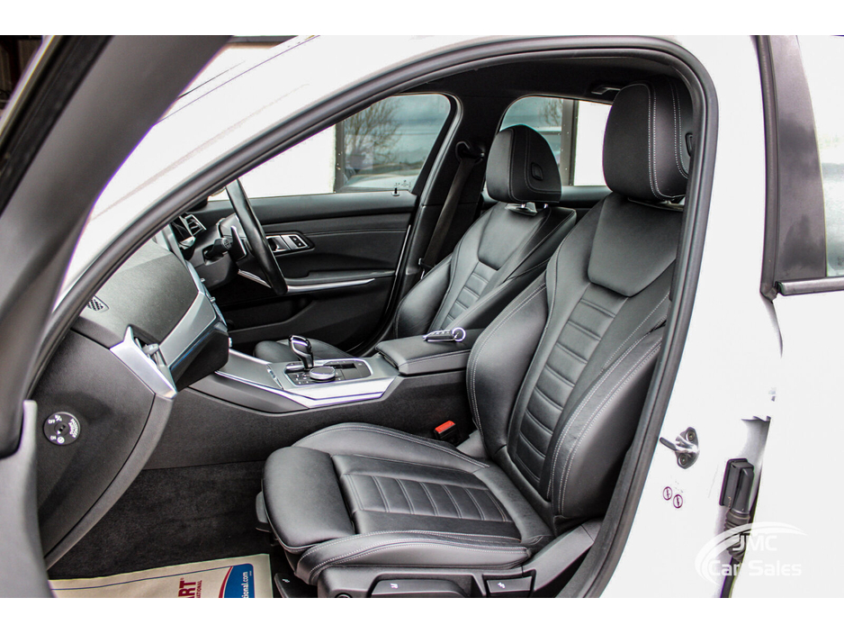 2020 BMW 3 Series - image 22