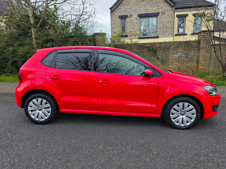 2014 Volkswagen Polo - image 2