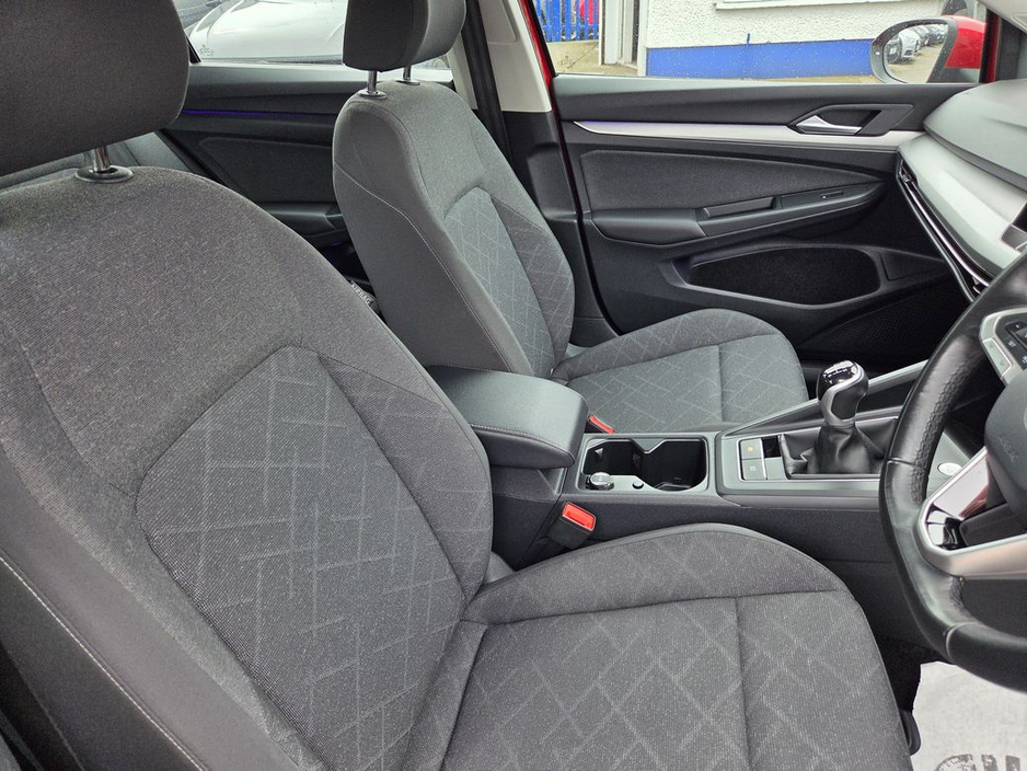 2022 Volkswagen Golf - image 10