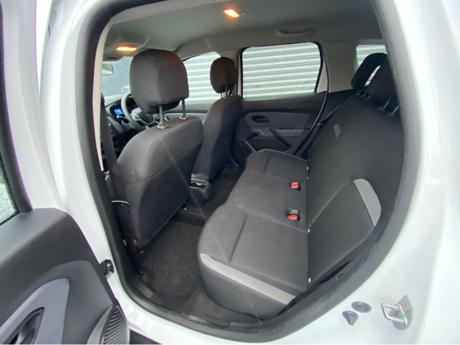 2019 Dacia Duster - image 9