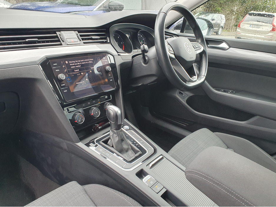 2021 Volkswagen Passat - image 14