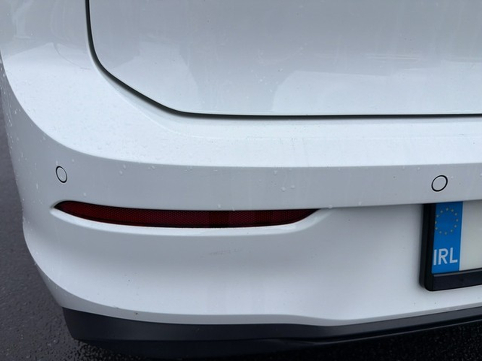 2024 Volkswagen Golf - image 12