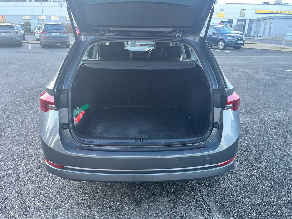 2023 Skoda Octavia - image 9