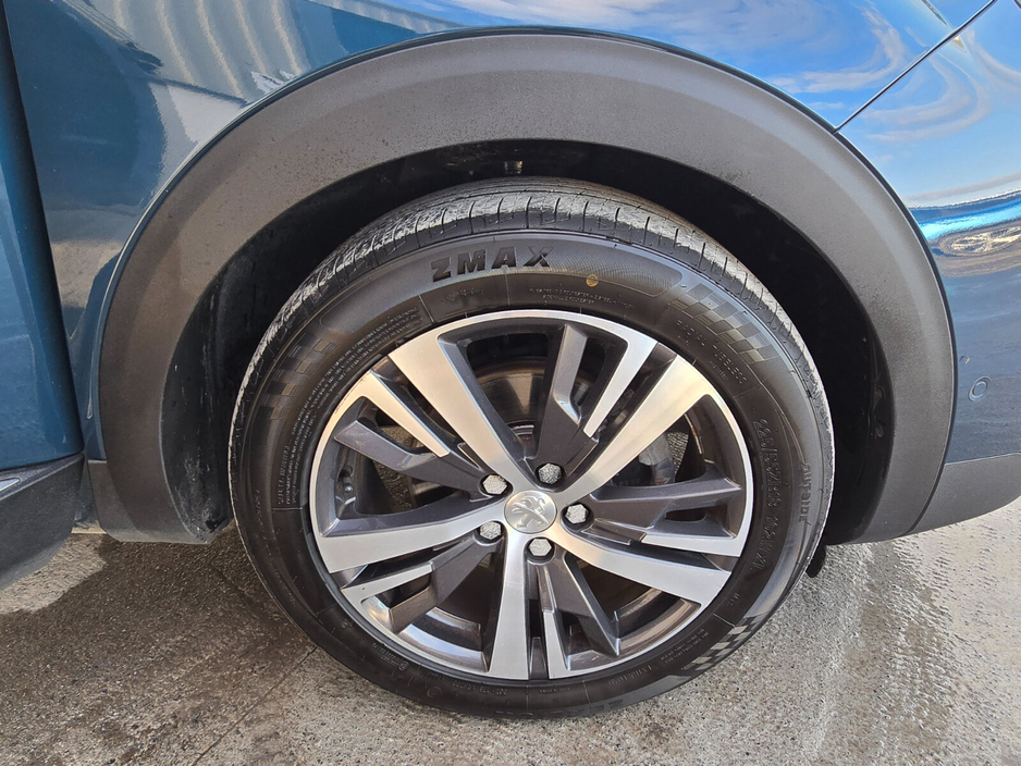2022 Peugeot 5008 - image 16