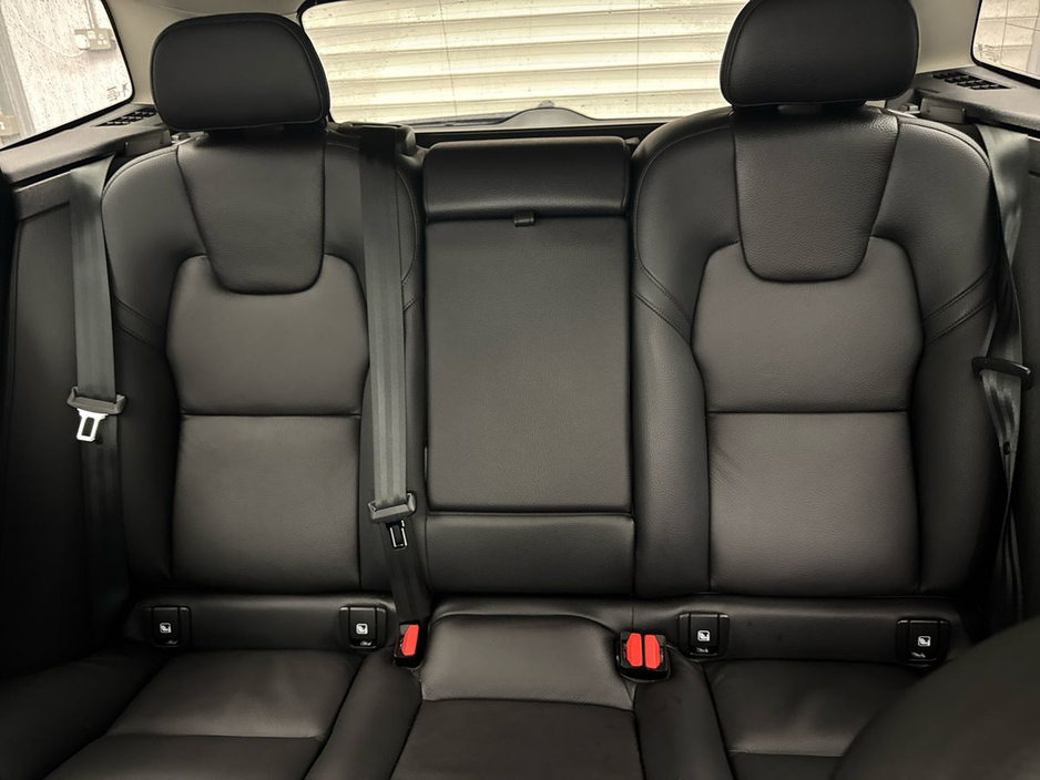 2022 Volvo XC60 - image 27