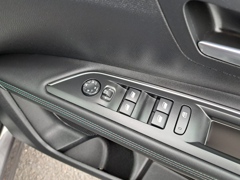 2023 Peugeot 3008 - image 28