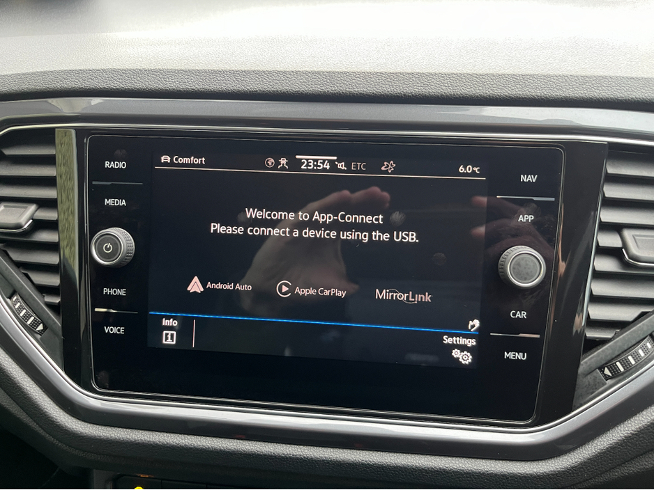 2021 Volkswagen T-Roc R-LINE AUTOMATIC 2.0 DIESEL //LOW MILES//HALF LEATHER SEATS//ADAPTIVE CRUISE CONTROL//REVERSE CAMERA//KEYLESS ENTRY// €27,950