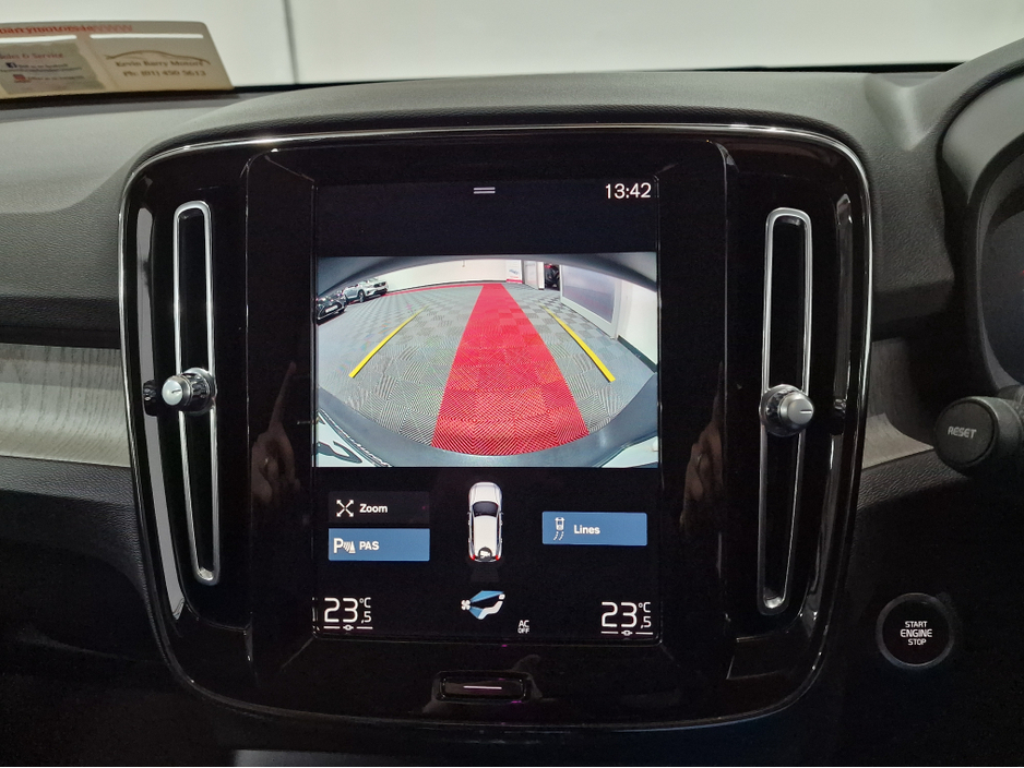 2021 Volvo XC40 - image 16