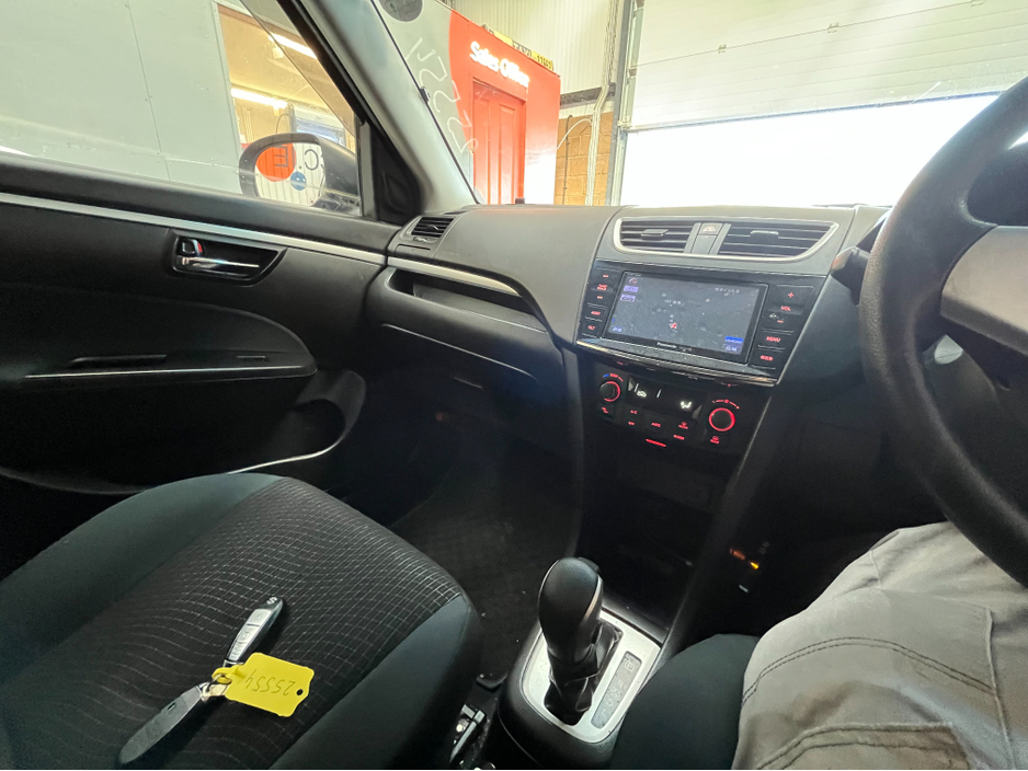 2014 Suzuki Swift - image 14