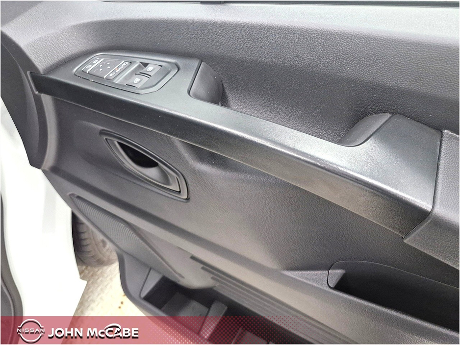 2025 Nissan Primastar - image 26